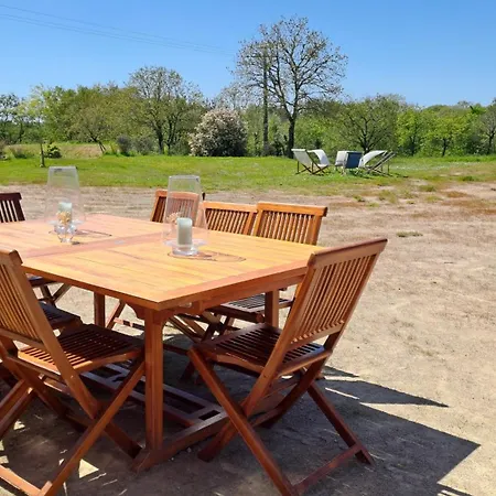 Grande Maison - Jardin Et Piscine - 15 Mn Des Plages Holiday home *